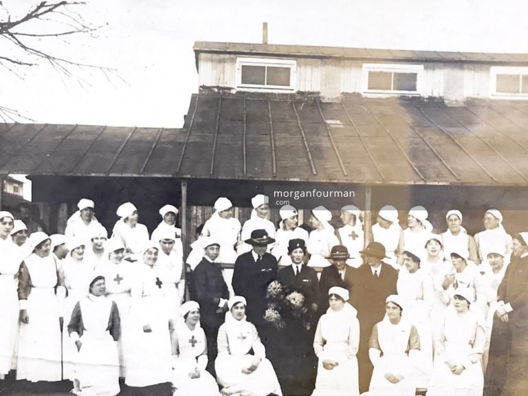 Princess Mary with V.A.D. nurses, L’Hôpital Militaire Belge de Bonsecours, 22 Nov 1918