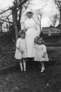 Elizabeth Dekeuwer with Pam and Hazel, 15 Feb 1925