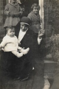 Elizabeth Dekeuwer with Pam, Hazel and Jill, Oct 1926