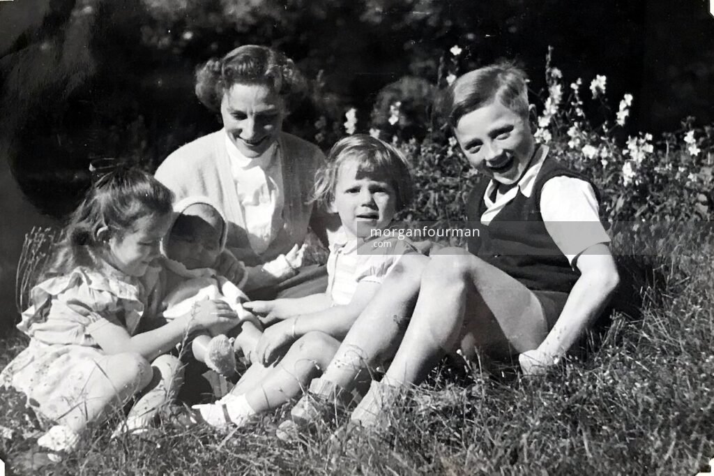 Hélène Fruytier with her children, Paris, c. 1950