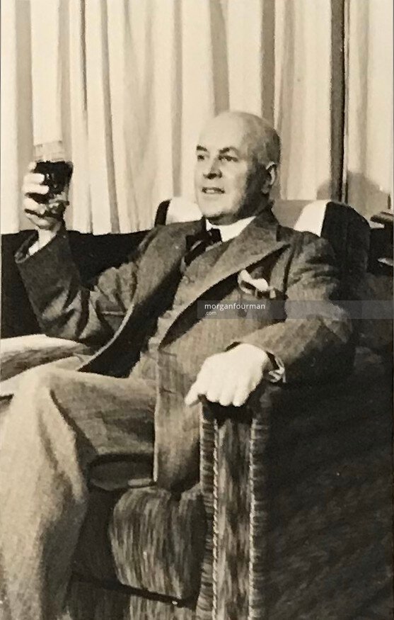 Major Shaw to Downings card: "Merry Christmas to you all! Bill"