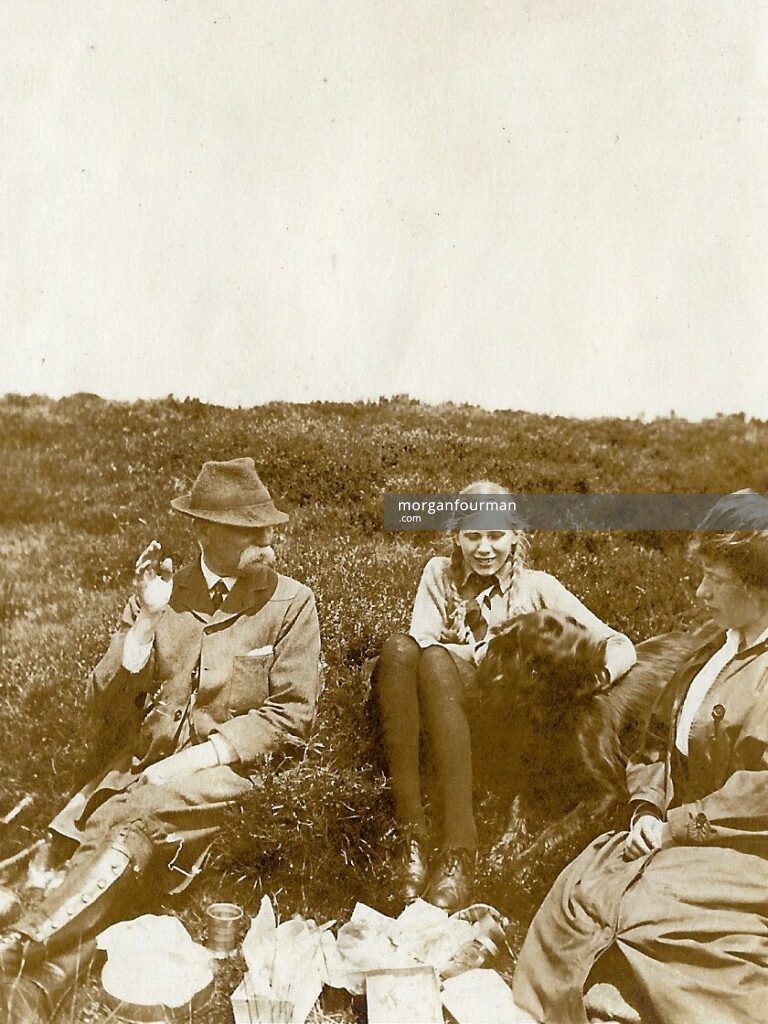 Nancy Grazebrook with W.E. and Mary Downing, Beacon, 1 Jul 1917