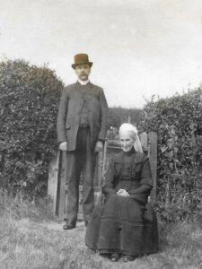 Mrs Glenn and her son, 1913