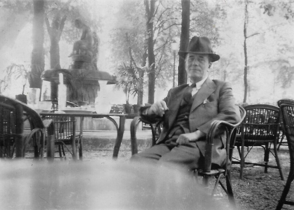 William Morgan, Paris, 1937